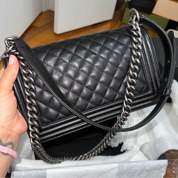Chanel Boy Bag Caviar Quilted medium - Picture 9 of 15
